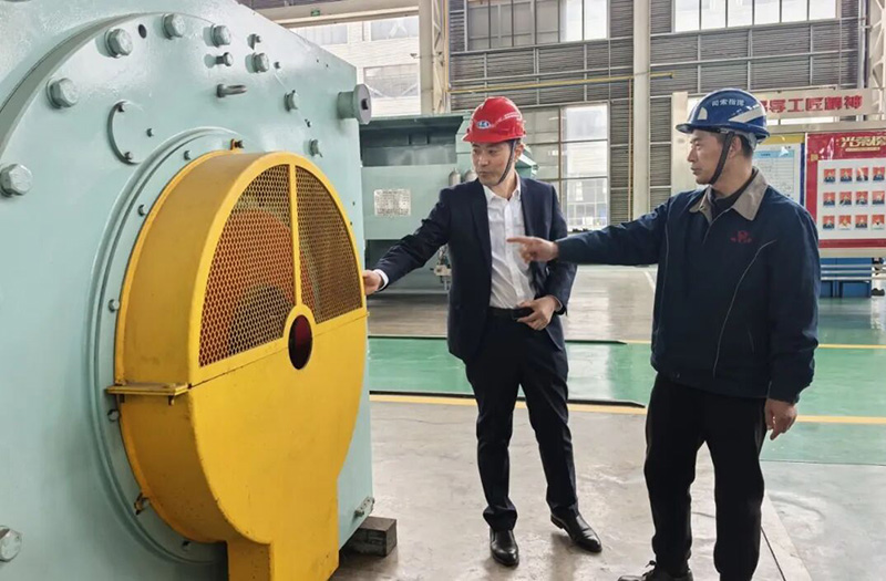 致敬勞動者丨二十七載匠心路 一位勞模的“重器”堅守——記江蘇鵬飛集團李曉平